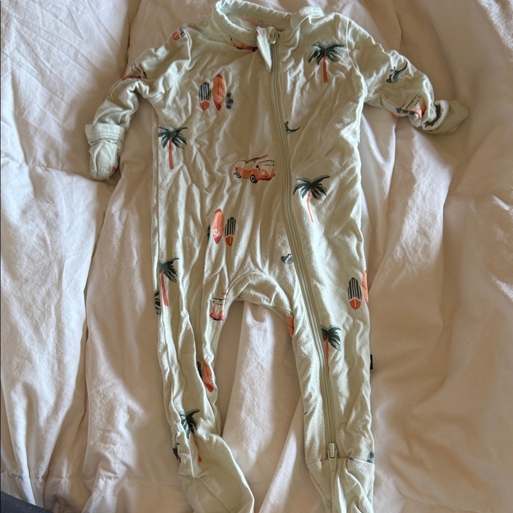 Kyte Baby zipper footie pajamas- surf